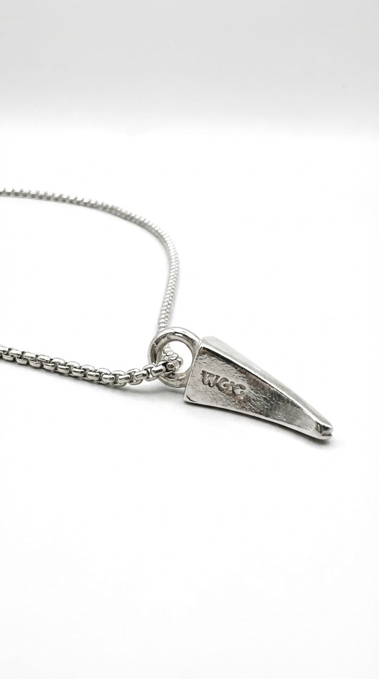 The claw necklace