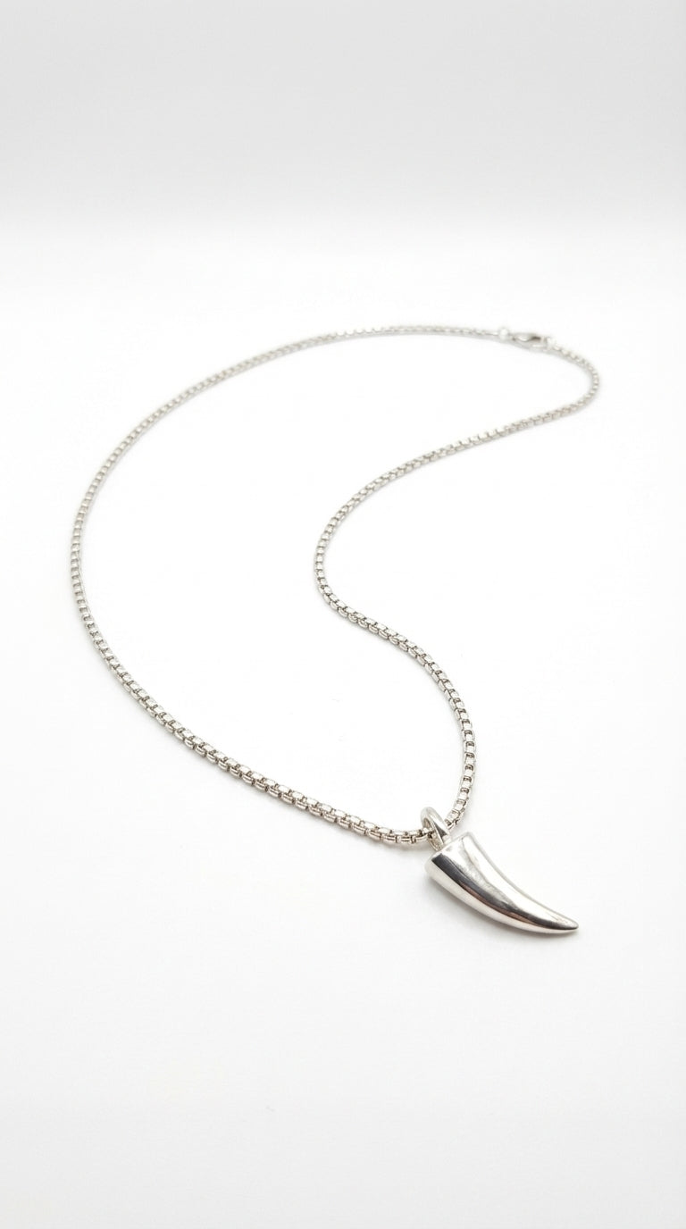 The claw necklace